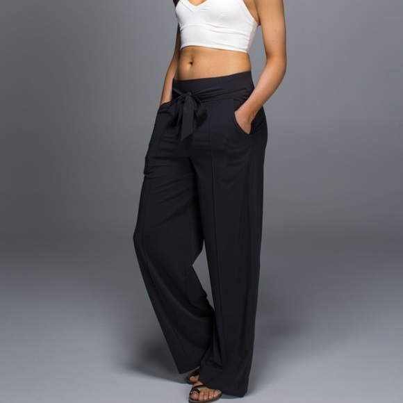 lululemon noir pant size 6